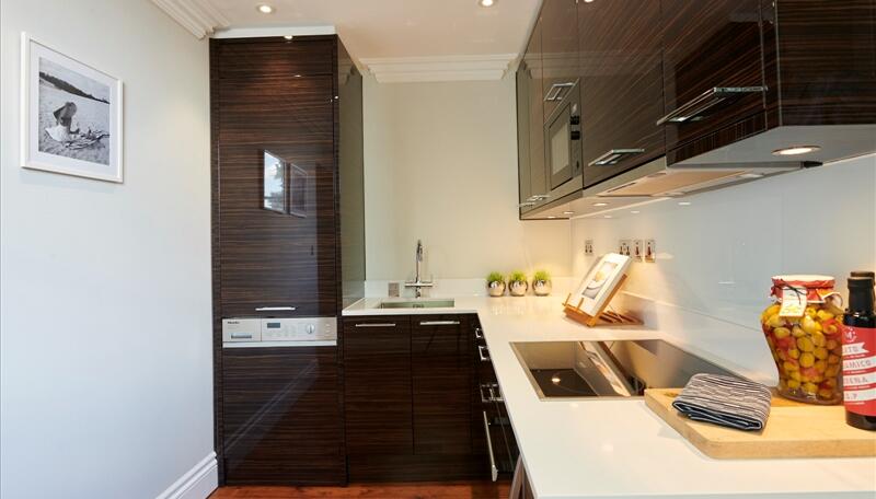 2 bed property in Garden House, Kensington Gardens Square, London